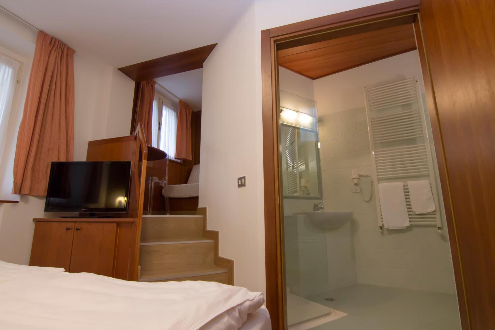Hotel Miralago Bossico Quarto foto